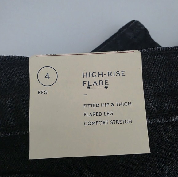 NWT! Universal Threads Women's High Rise Black Flare Jeans- Size 4 - Picture 3 of 3